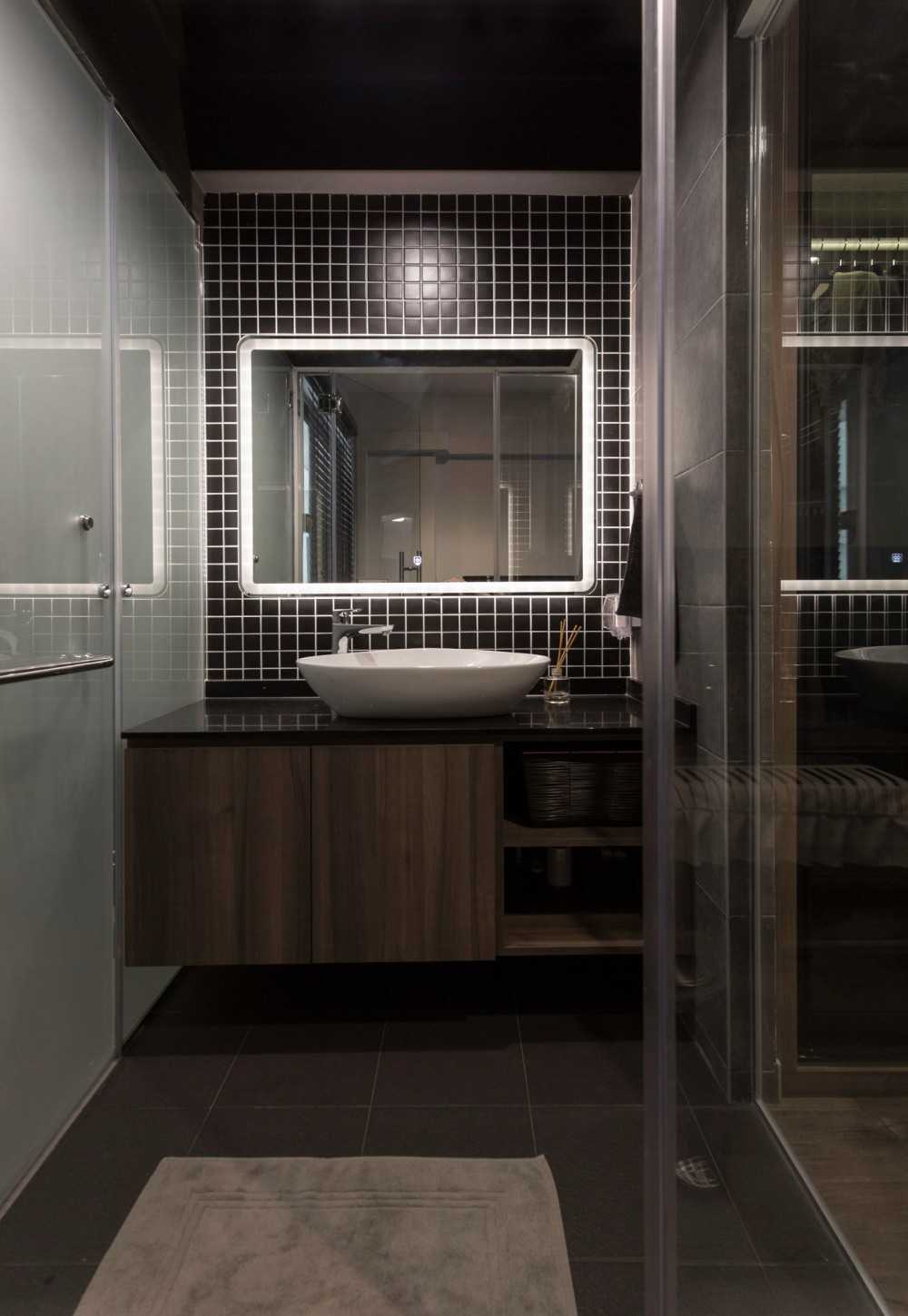 Contemporary Bathroom with Countertop and Homogeneous Tiles