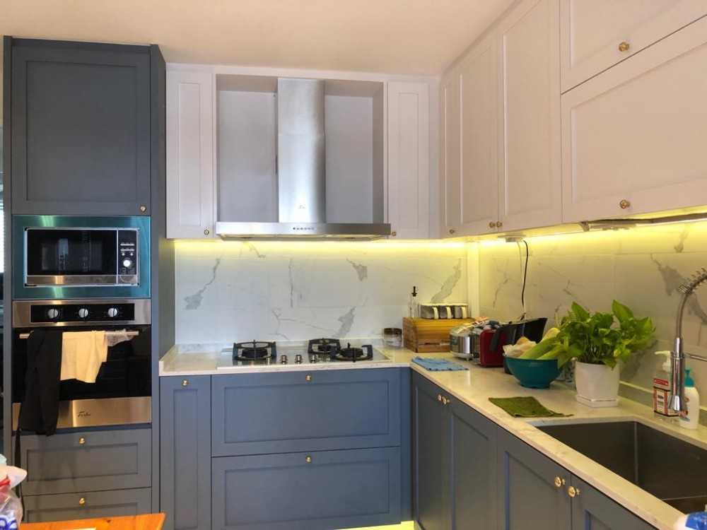 Transitional Kitchen with Countertop and Kitchen Backsplash