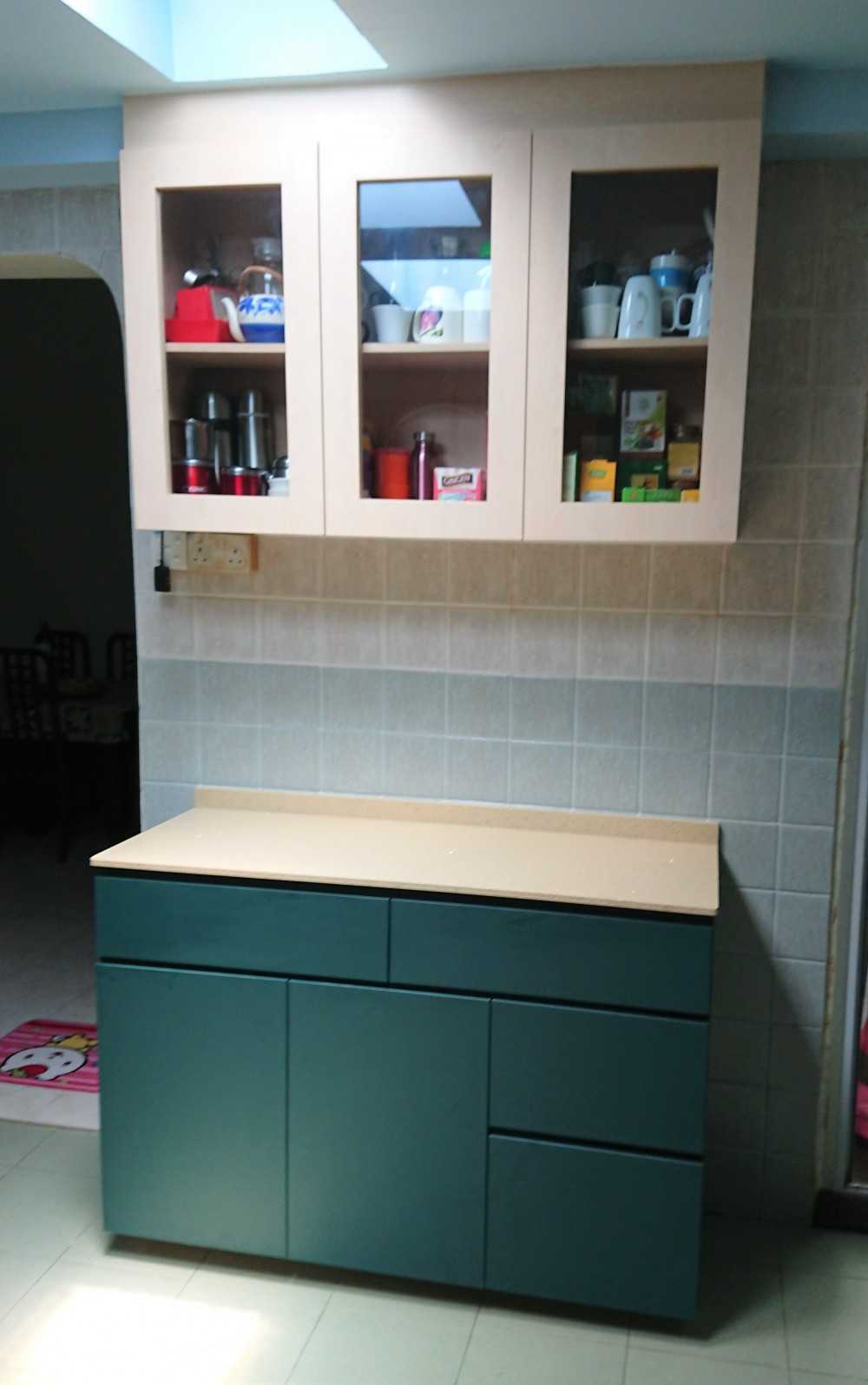 Contemporary Kitchen with Countertop and Cupboard