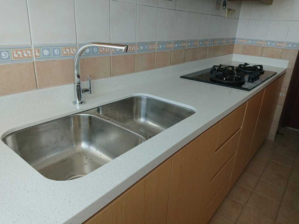 Contemporary Kitchen with Countertop and Kitchen Tap