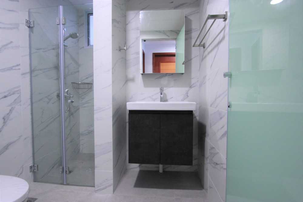 Contemporary Bathroom with Mirror and Shower Screen