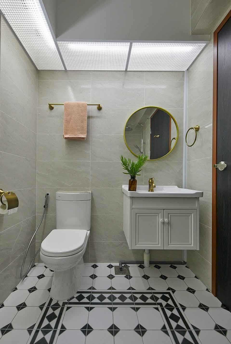 Vintage Bathroom with Mirror and Bathroom Storage