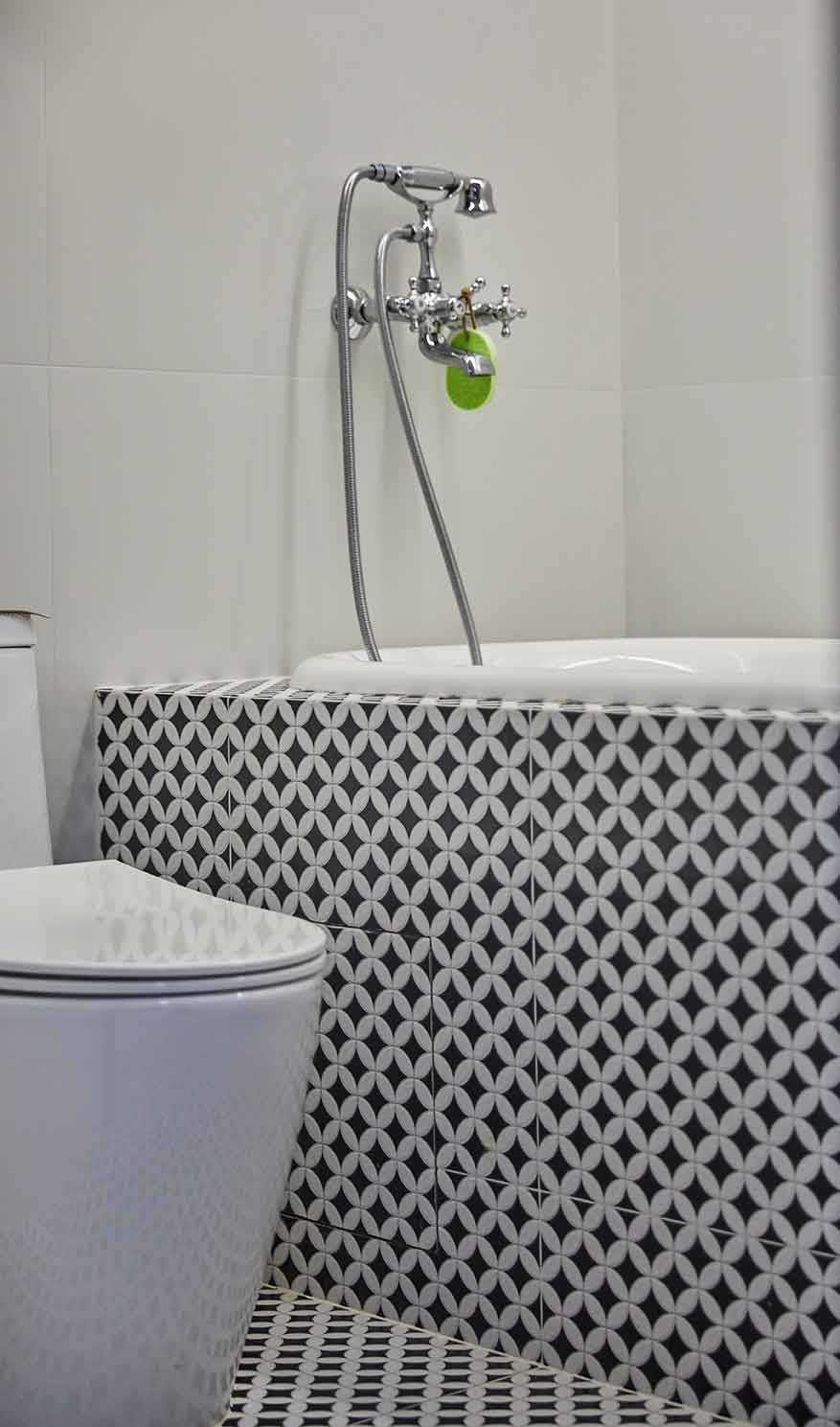 Vintage Bathroom with Bathtub and Bathroom Accessories
