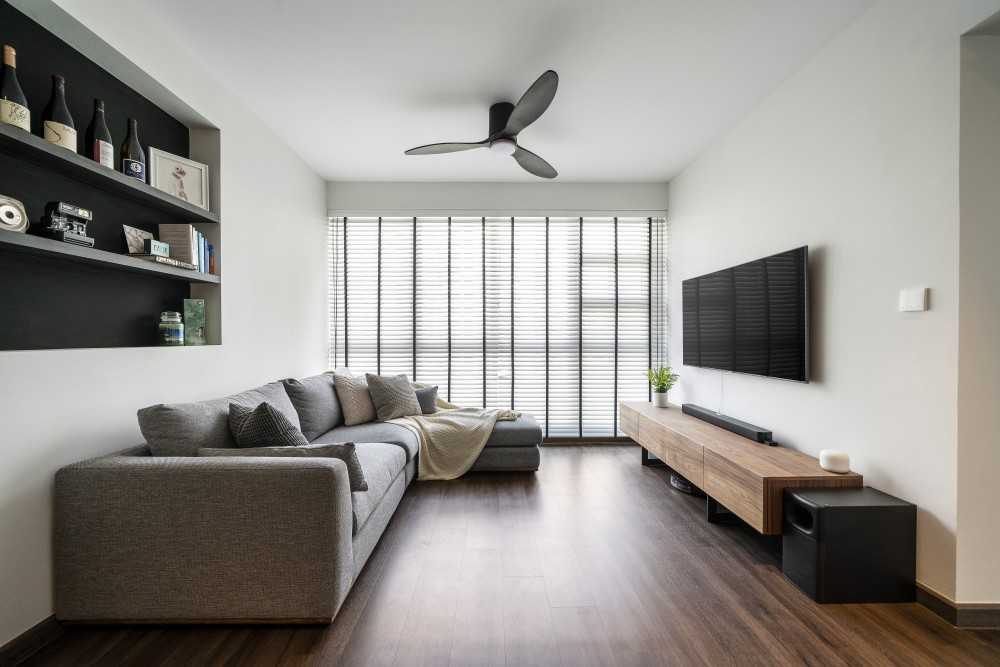 Modern Living Room with Bookshelf and Wood Flooring