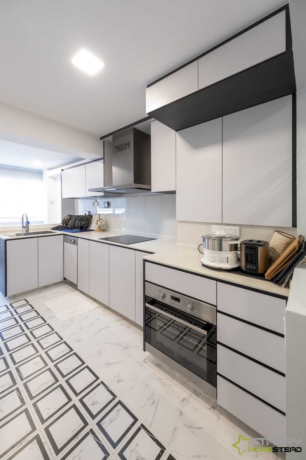 Modern Kitchen with Kitchen Tap and Kitchen Cabinets