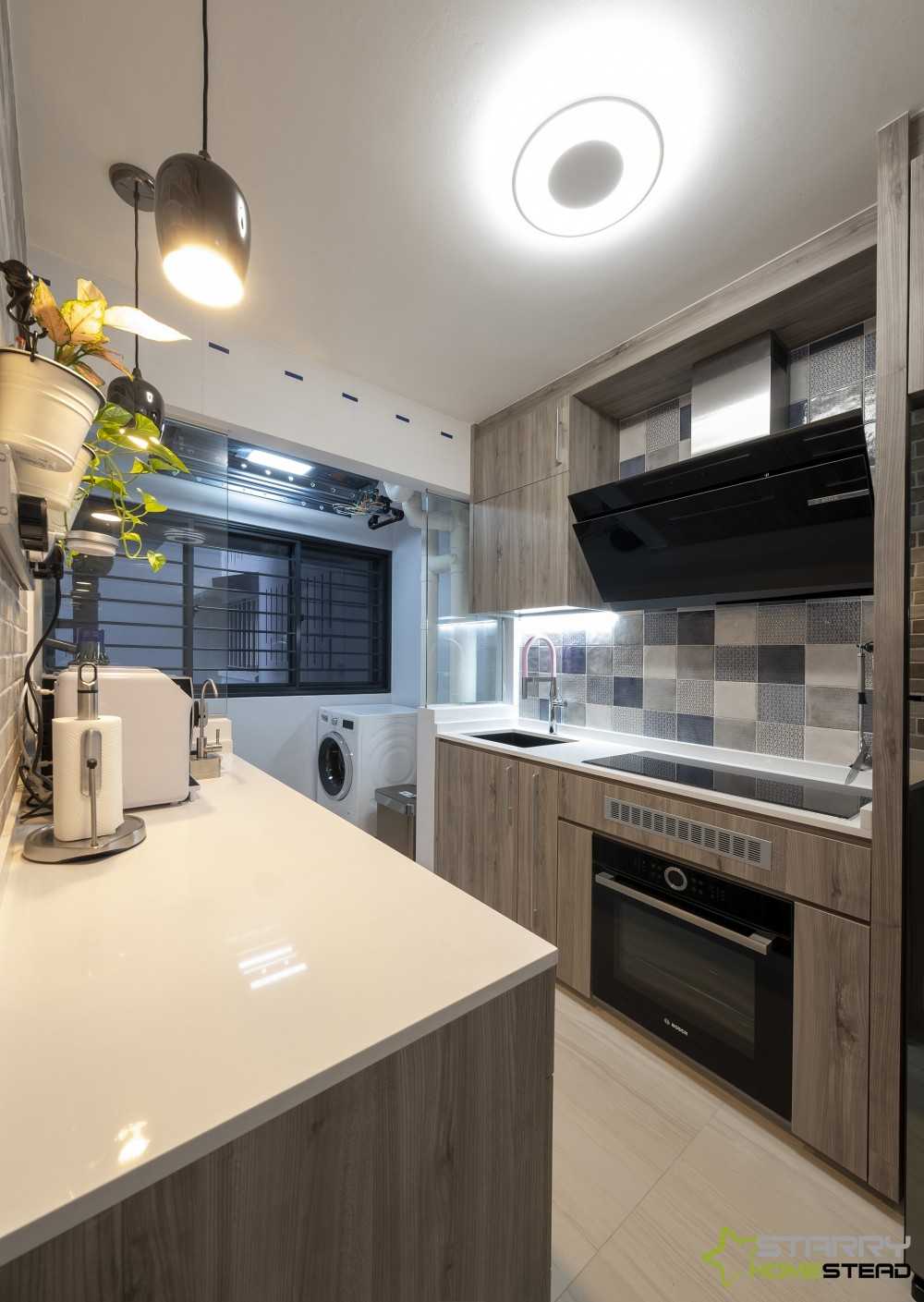 Modern Kitchen with Kitchen Tap and Kitchen Cabinets