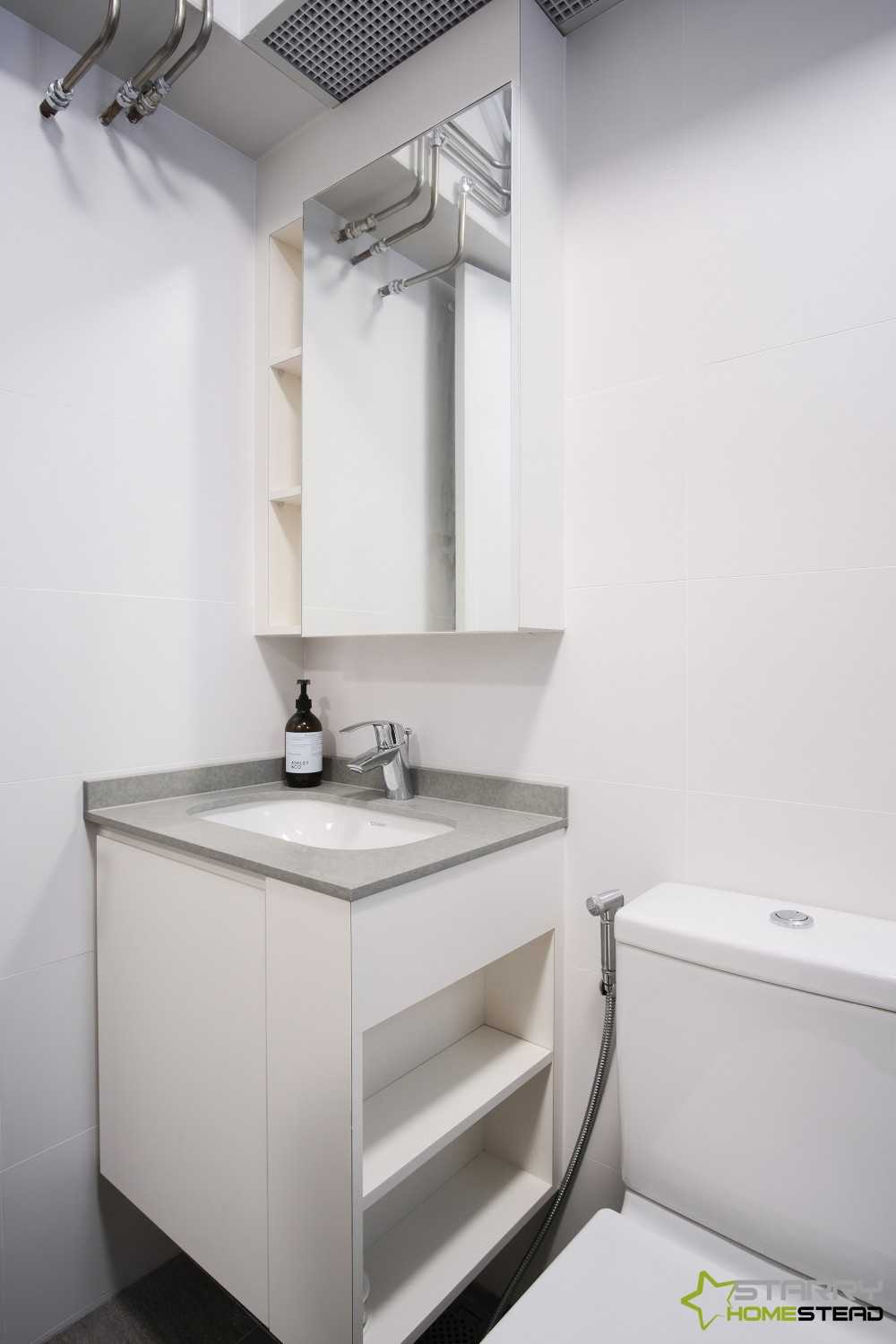 Scandinavian Bathroom with Bathroom Tap and Toilet Bowl