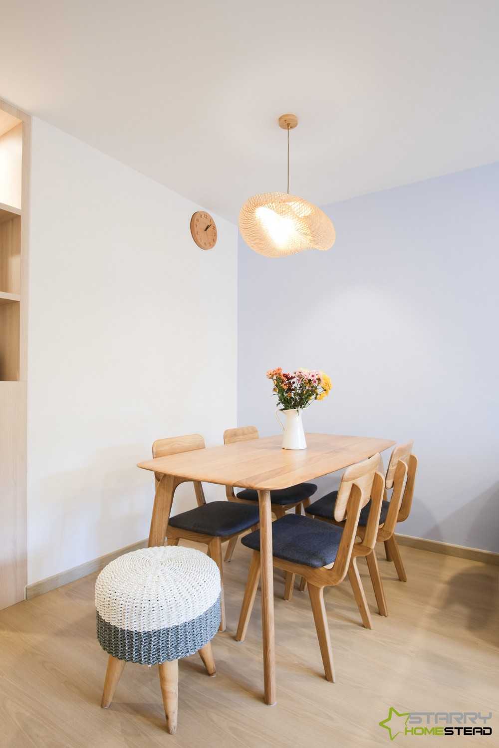 Scandinavian Dining Room with Dining Table and Dining Chairs