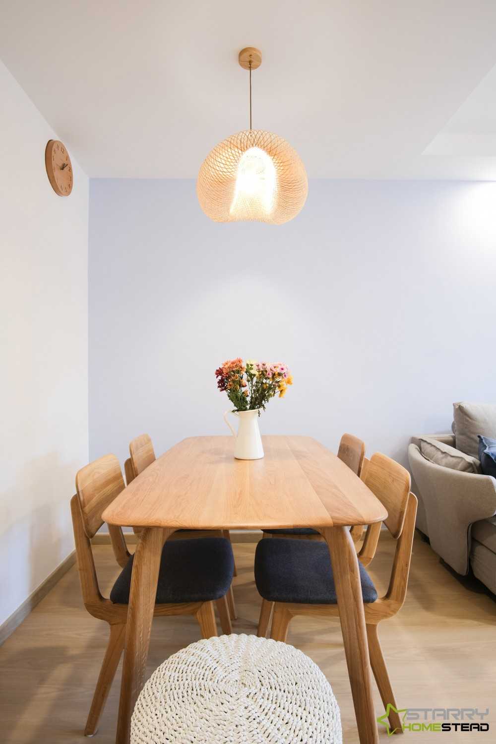 Scandinavian Dining Room with Dining Table and Dining Chairs