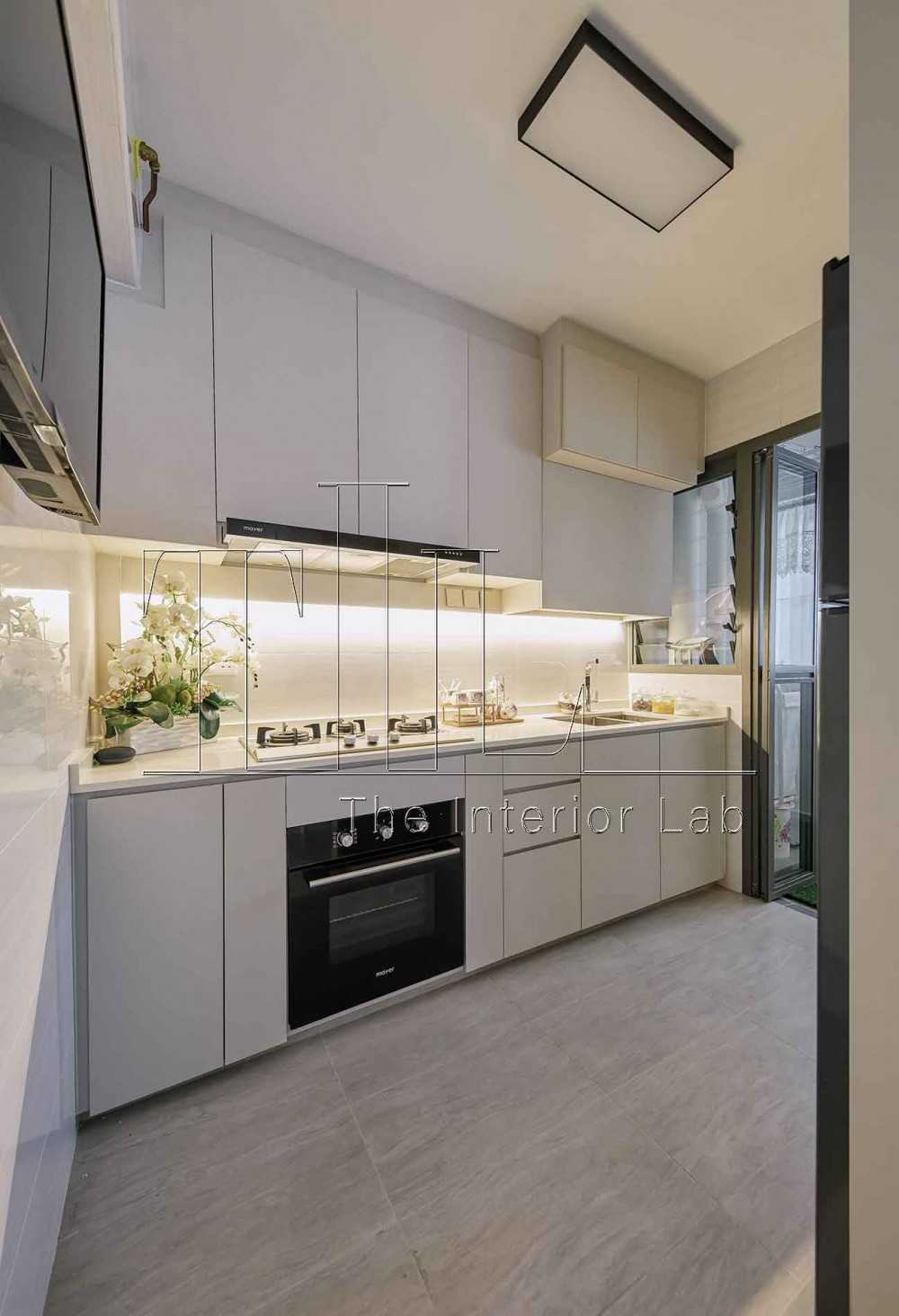 Contemporary Kitchen with Countertop and Marble Floor