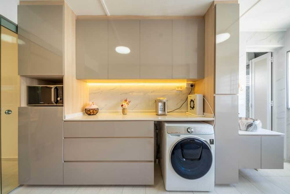 Scandinavian Kitchen with Homogeneous Tiles and Open Kitchen
