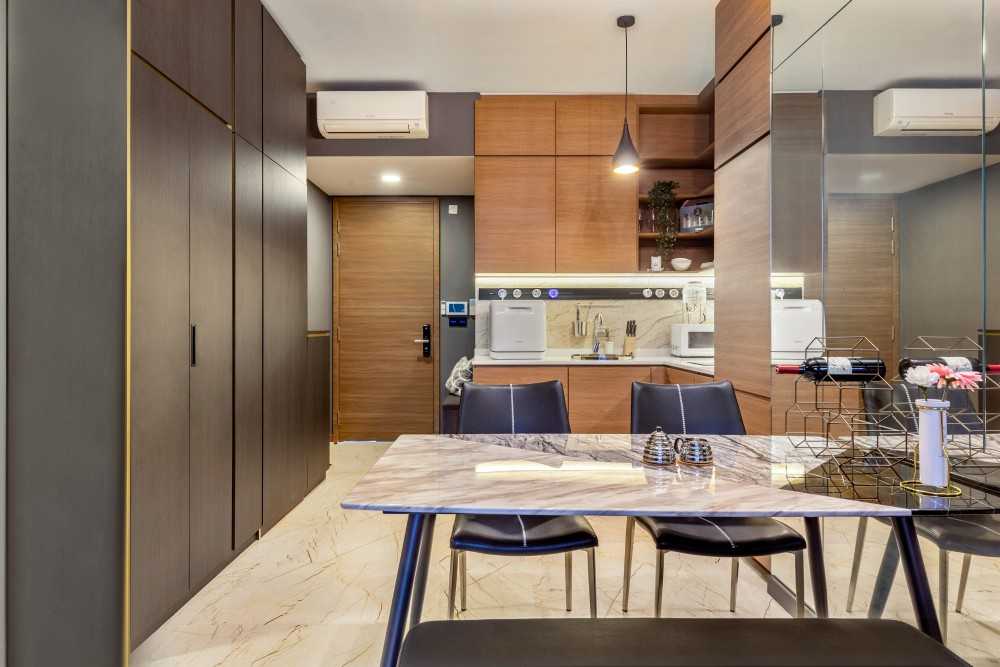 Modern Dining Room with Drop Light and Mirror