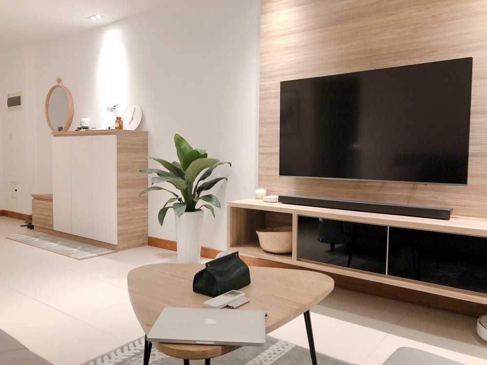 Scandinavian Living Room with Homogeneous Tiles and TV Console