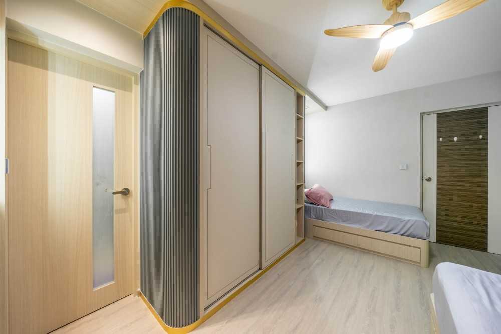 Modern Bedroom with Vinyl Flooring and Wardrobe