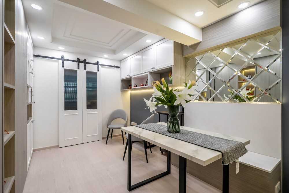 Modern Dining Room with Drop Light and Dining Table