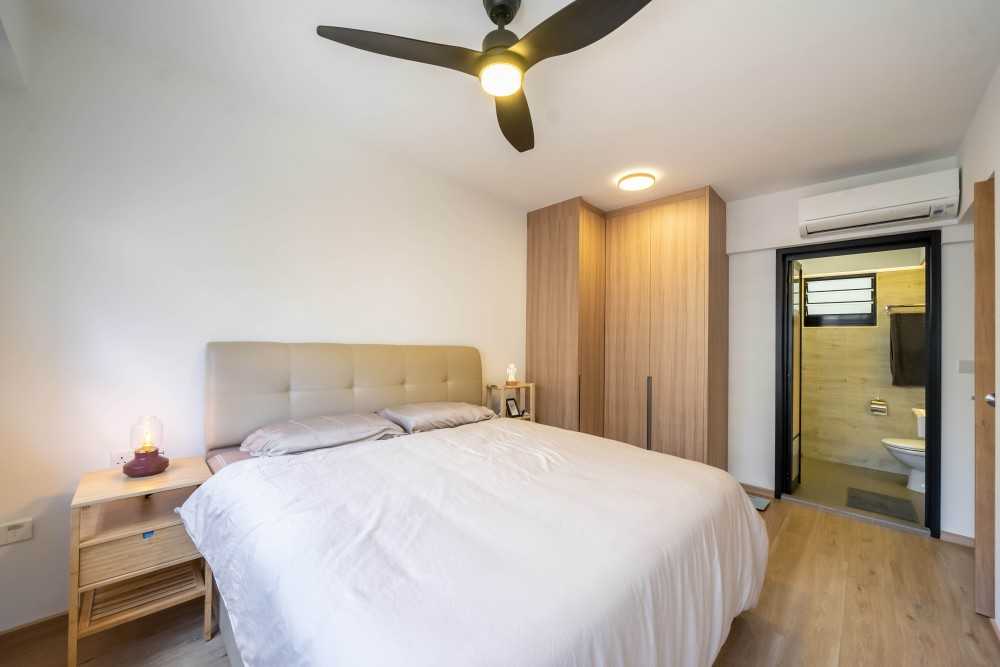 Scandinavian Bedroom with Vinyl Flooring and Ceiling Light