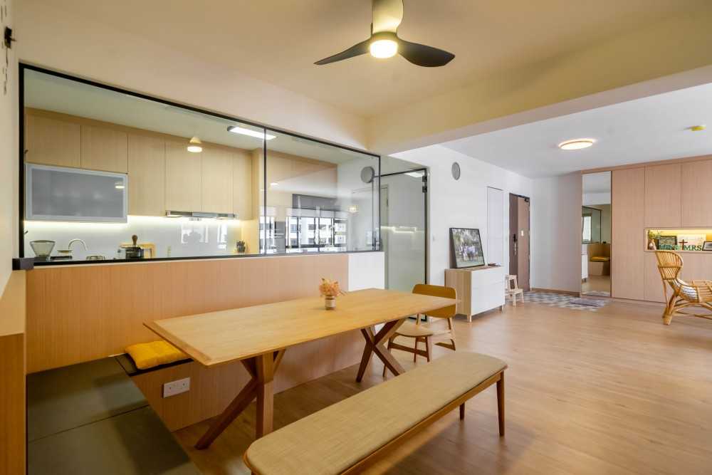 Scandinavian Dining Room with Dining Table and Dining Chairs