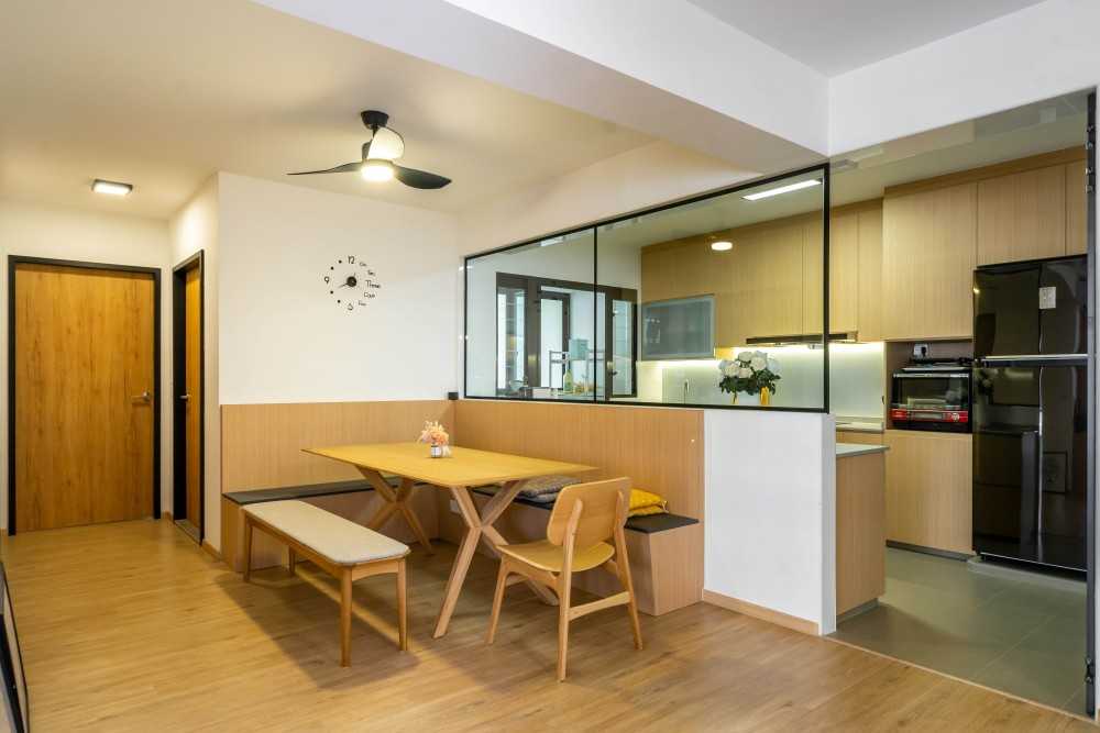 Scandinavian Dining Room with Dining Table and Dining Chairs