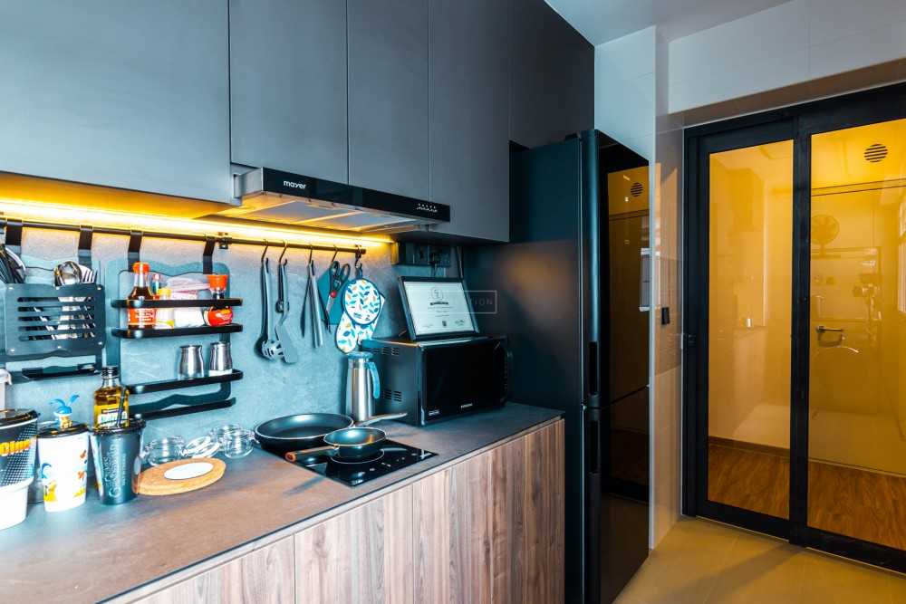 Modern Kitchen with Countertop and Kitchen Backsplash