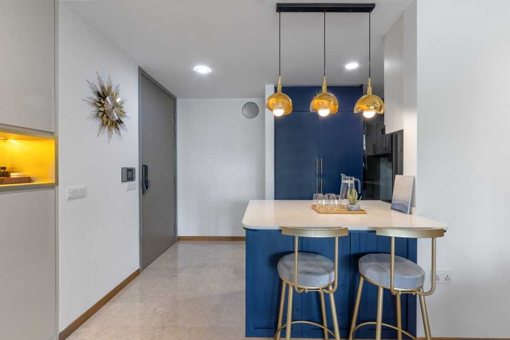 Modern Dining Room with Drop Light and Dining Table
