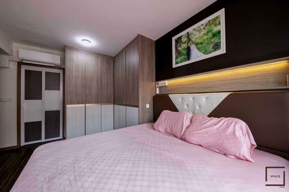 Modern Bedroom with Wardrobe and Sliding Wardrobe