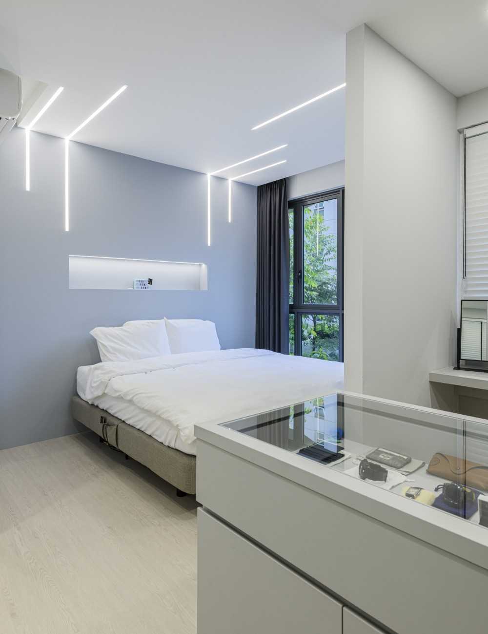 Modern Bedroom with Vinyl Flooring and Downlights