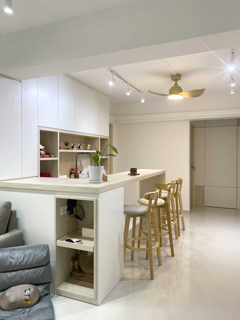 Scandinavian Dining Room with Bar Counter and Dining Table