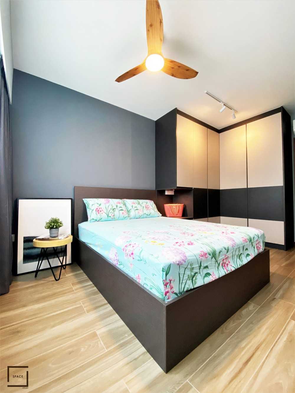 Contemporary Bedroom with Wardrobe and Queen Bed