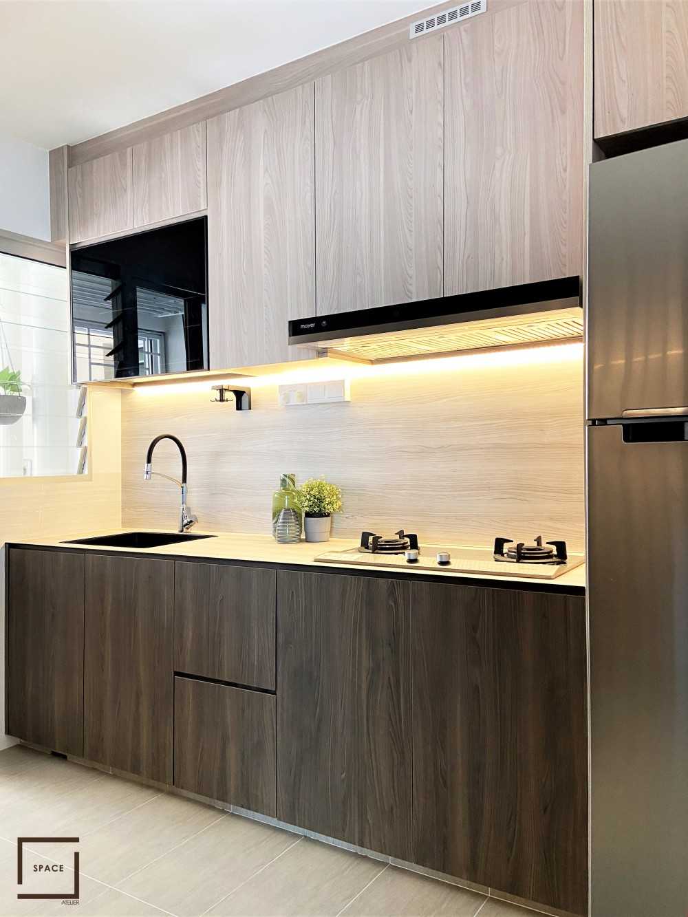 Contemporary Kitchen with Kitchen Cabinets and Oven