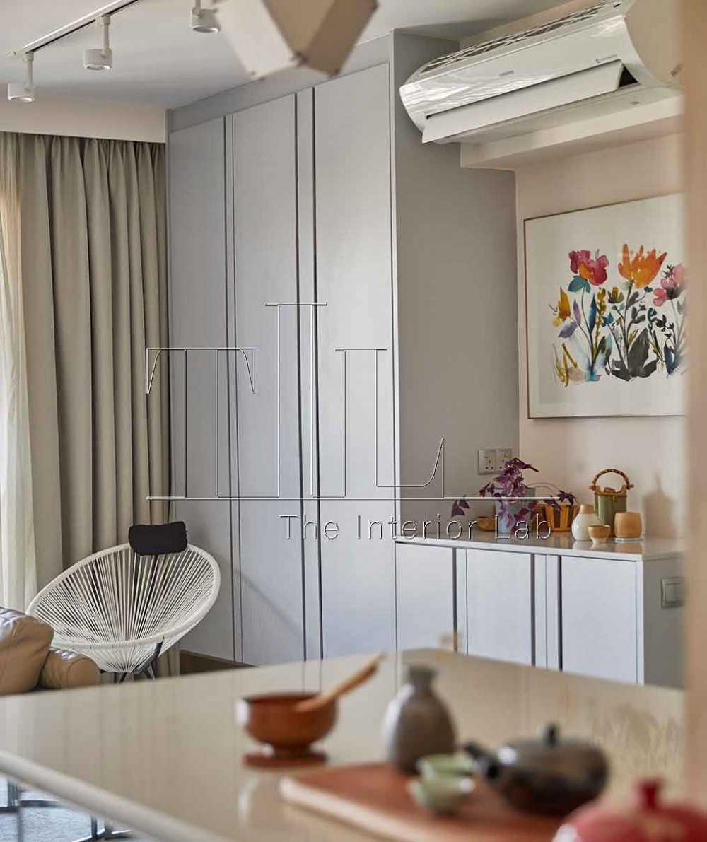 Contemporary Living Room with Countertop and Artwork