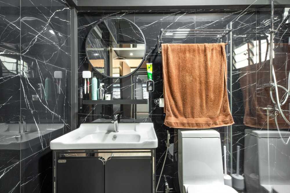 Minimalist Bathroom with Mirror and Floor Mirror