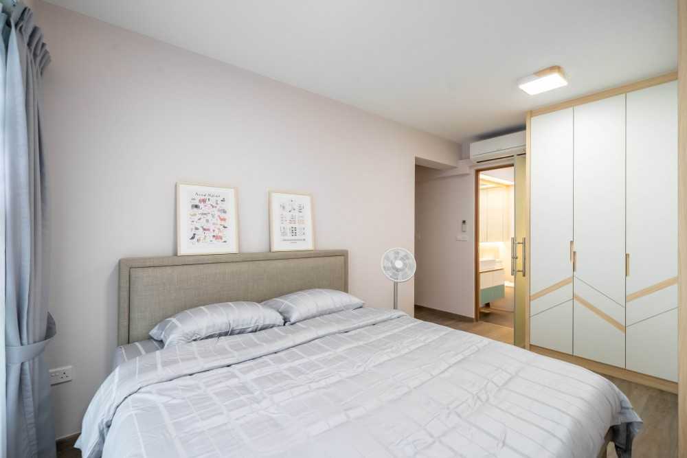 Scandinavian Bedroom with Vinyl Flooring and Wardrobe