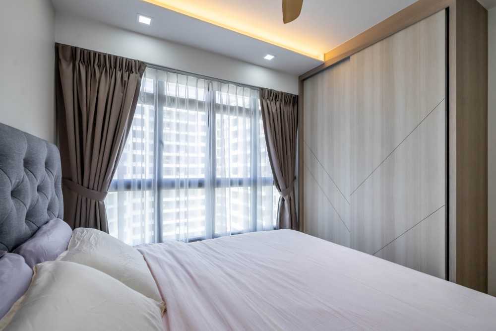 Contemporary Bedroom with Vinyl Flooring and Cove Lighting