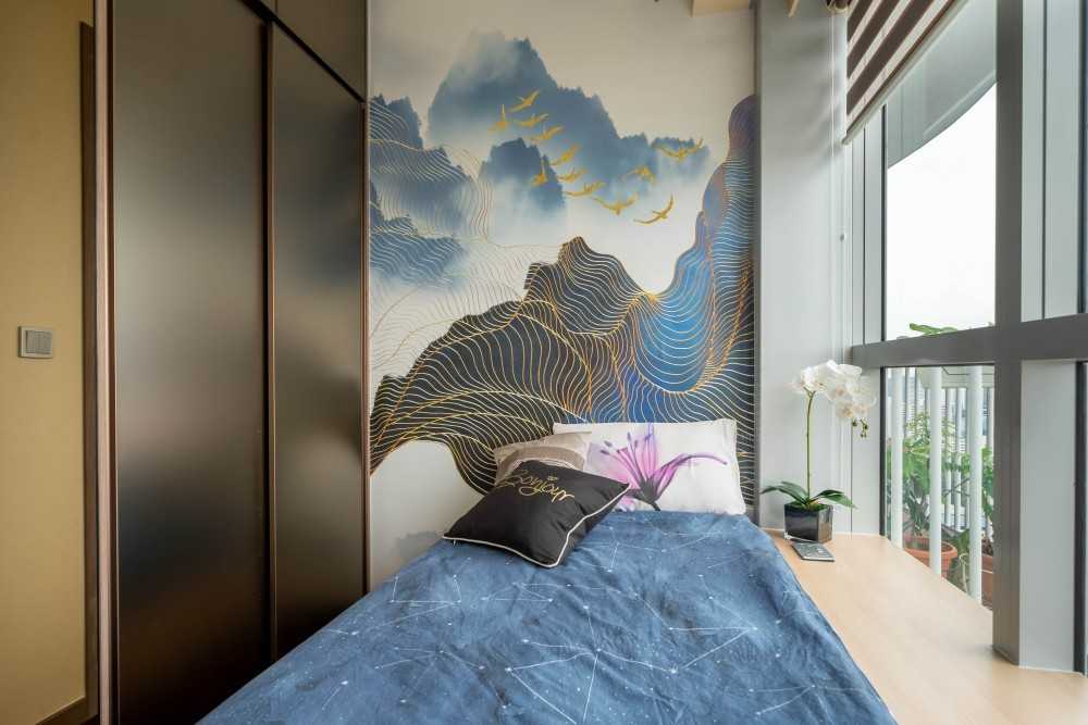 Modern Bedroom with Vinyl Flooring and Wardrobe
