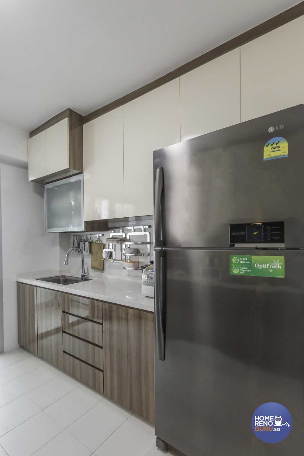 Modern Kitchen with Kitchen Accessories and Kitchen Cabinets
