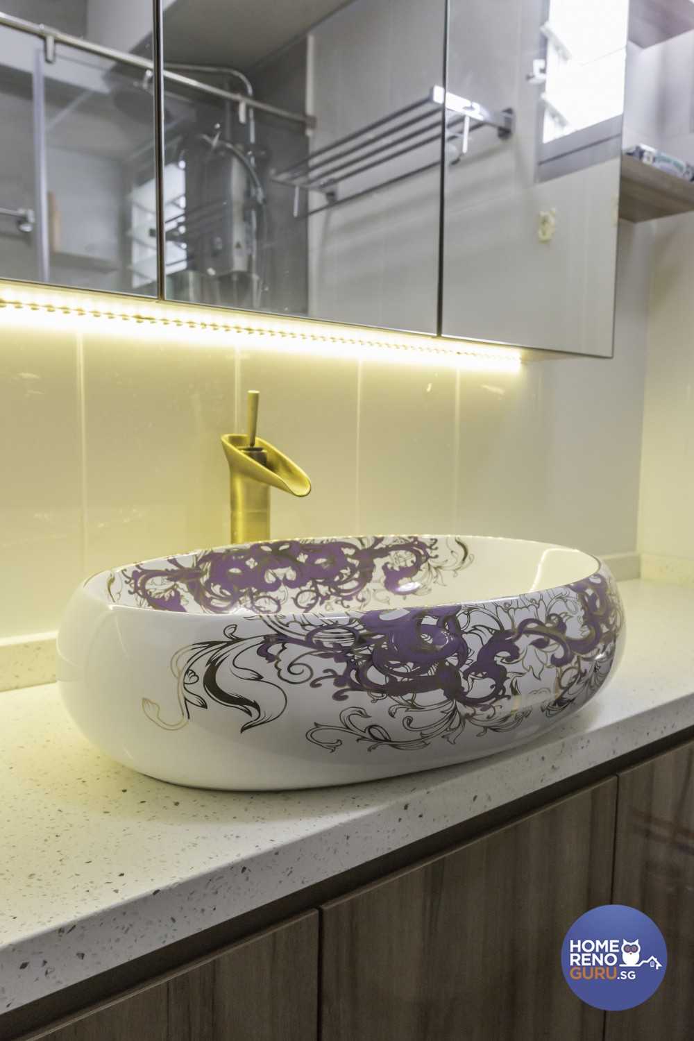 Modern Bathroom with Mirror and Vanity Counter