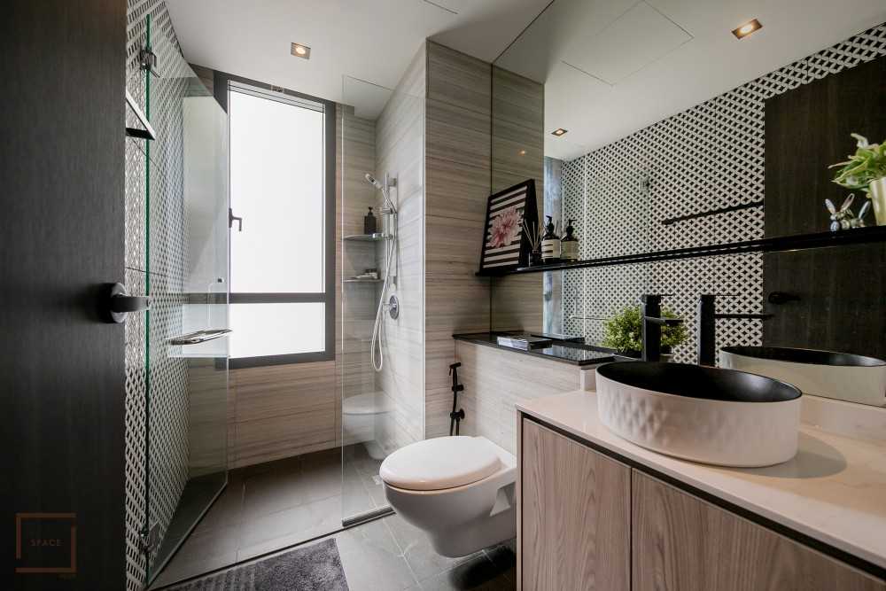 Contemporary Bathroom with Mirror and Shower Screen