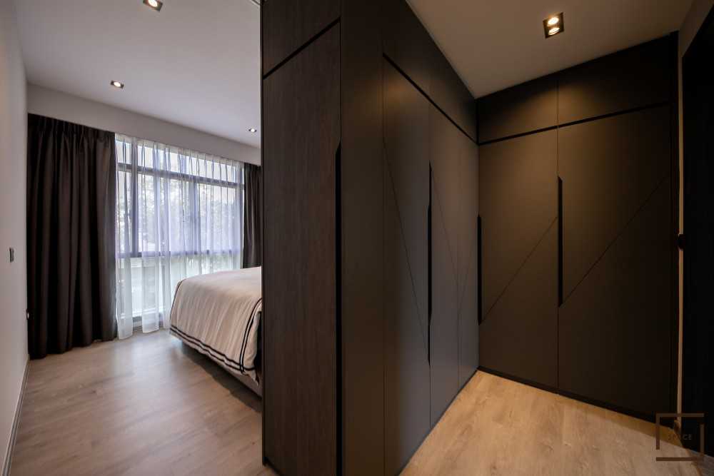 Contemporary Walk-in Wardrobe with Wardrobe and Sliding Wardrobe