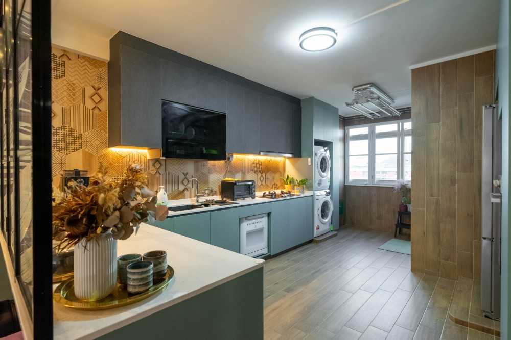 Scandinavian Kitchen with Homogeneous Tiles and Open Kitchen