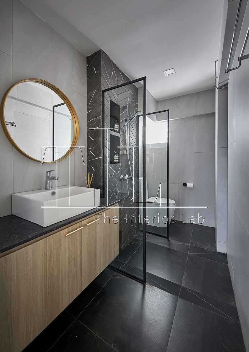 Contemporary Bathroom with Homogeneous Tiles and Mirror