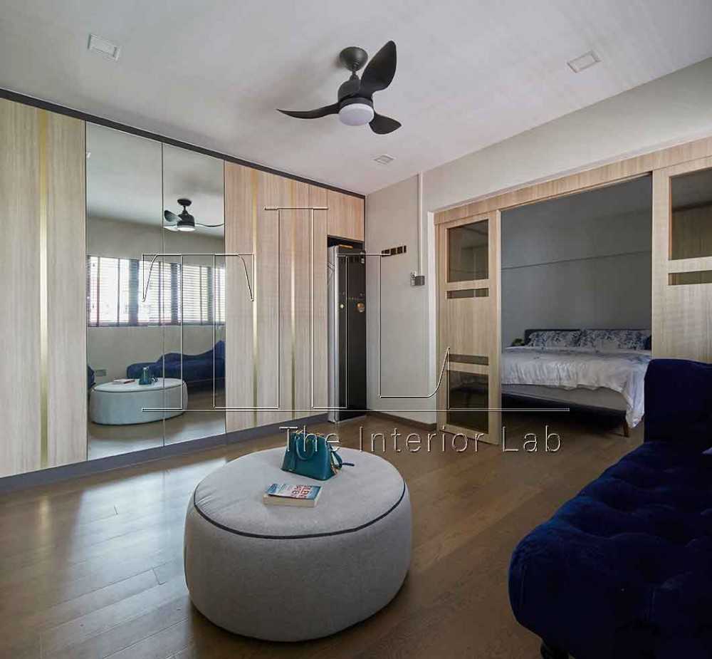 Contemporary Walk-in Wardrobe with Mirror and Wardrobe