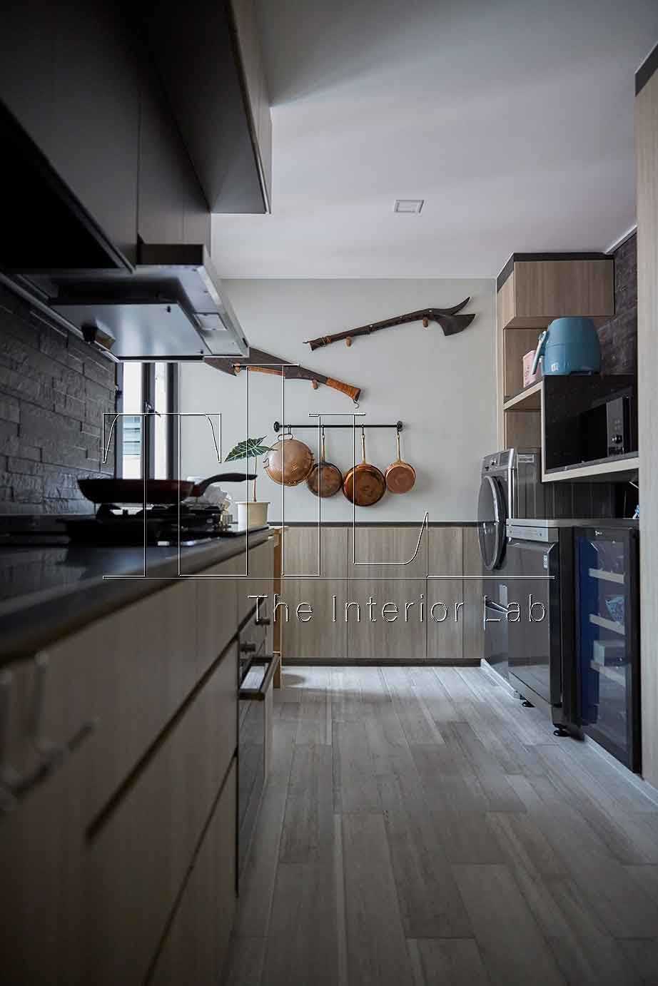 Contemporary Kitchen with Countertop and Vinyl Flooring