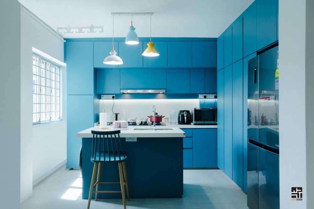 Modern Kitchen with Countertop and Homogeneous Tiles
