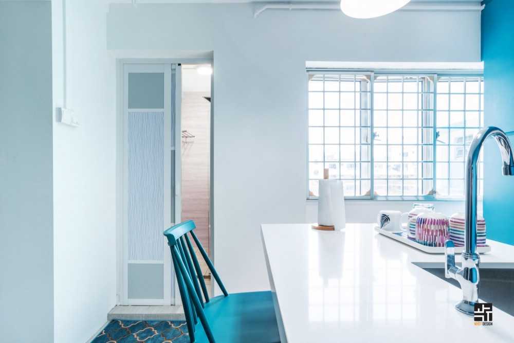 Modern Kitchen with Countertop and Homogeneous Tiles