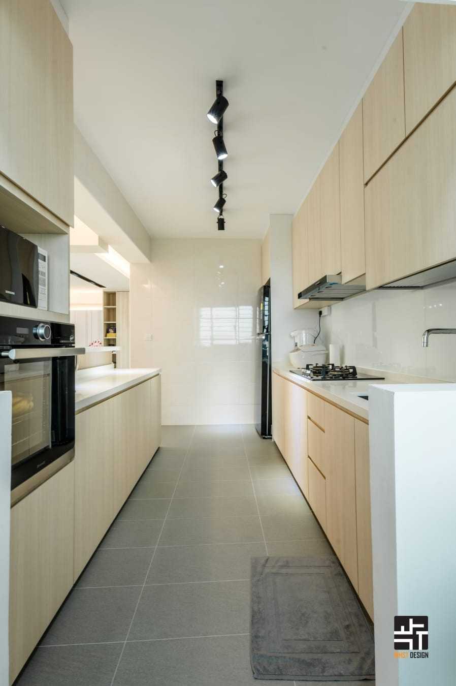 Contemporary Kitchen with Countertop and Kitchen Island