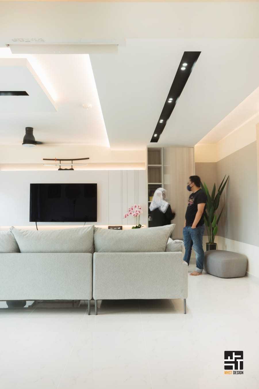 Contemporary Living Room with Homogeneous Tiles and Feature Wall