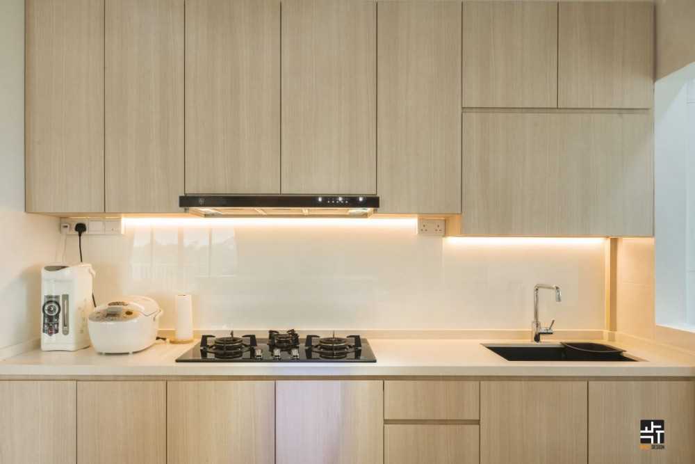 Contemporary Kitchen with Countertop and Open Kitchen