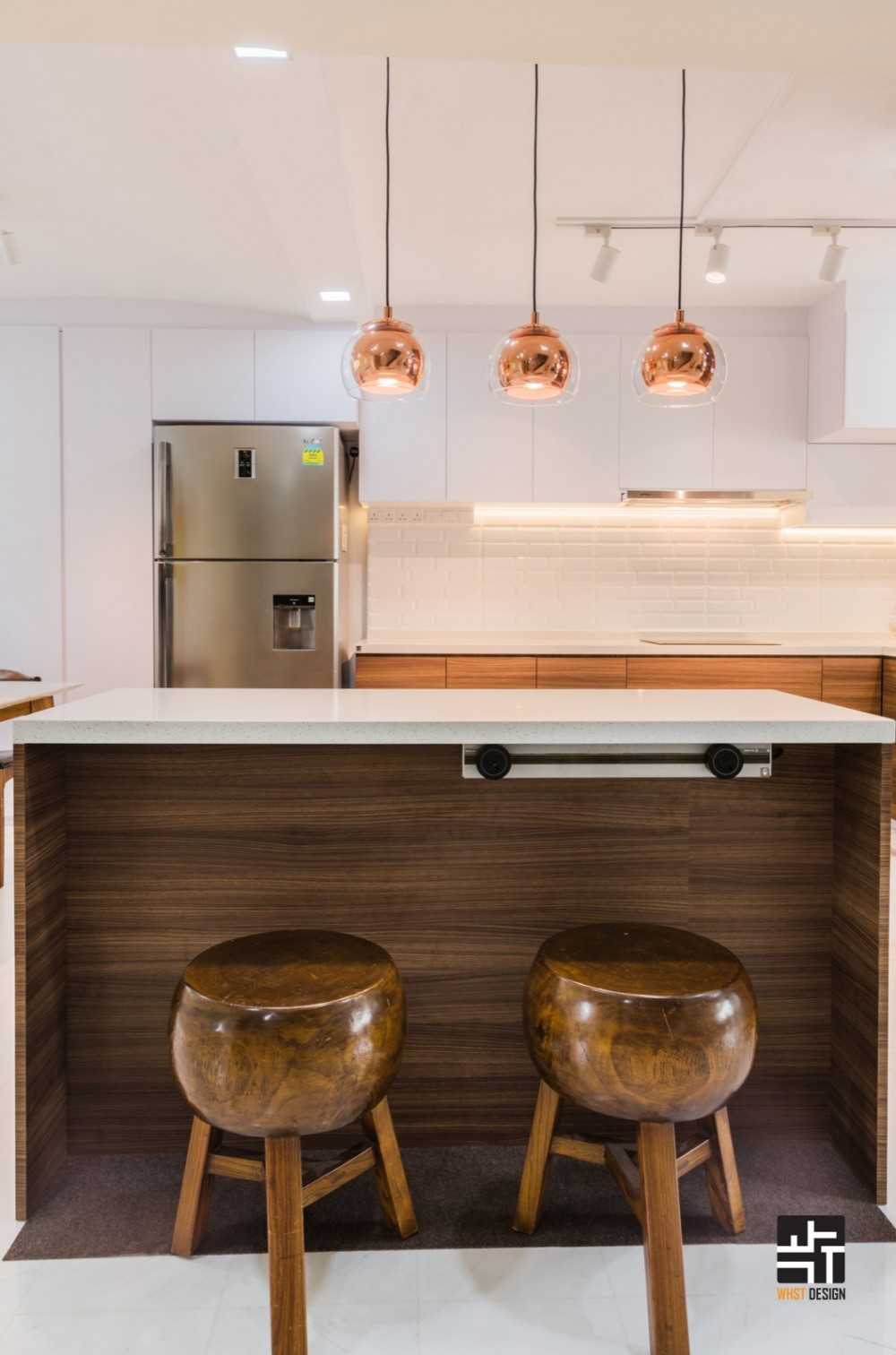 Minimalist Kitchen with Countertop and Kitchen Island