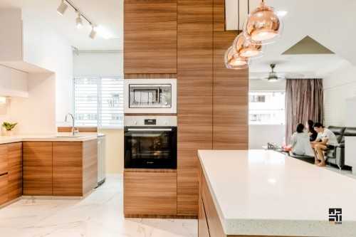 Minimalist Kitchen with Drop Light and Kitchen Island