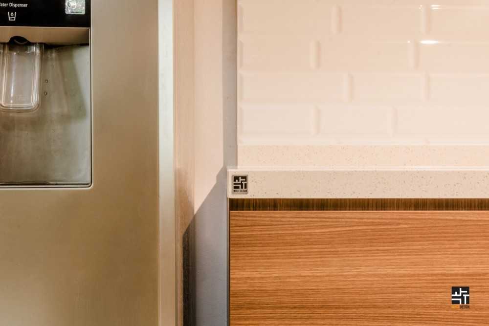 Minimalist Kitchen with Countertop and Kitchen Island